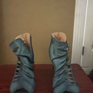 Blue Lartiste high heel shoe